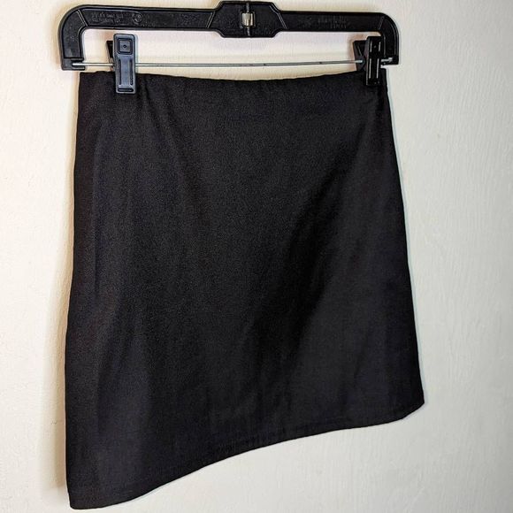 PrettyLittleThing Dresses & Skirts - Pretty Little Thing Black Mini skirt Size 4